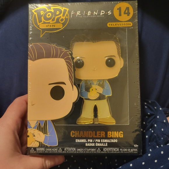 Funko Pop! CHANDLER BING 4-PC BUNDLE with THE RARE RETIRED VAULTED 264 FIGURE - Picture 9 of 16